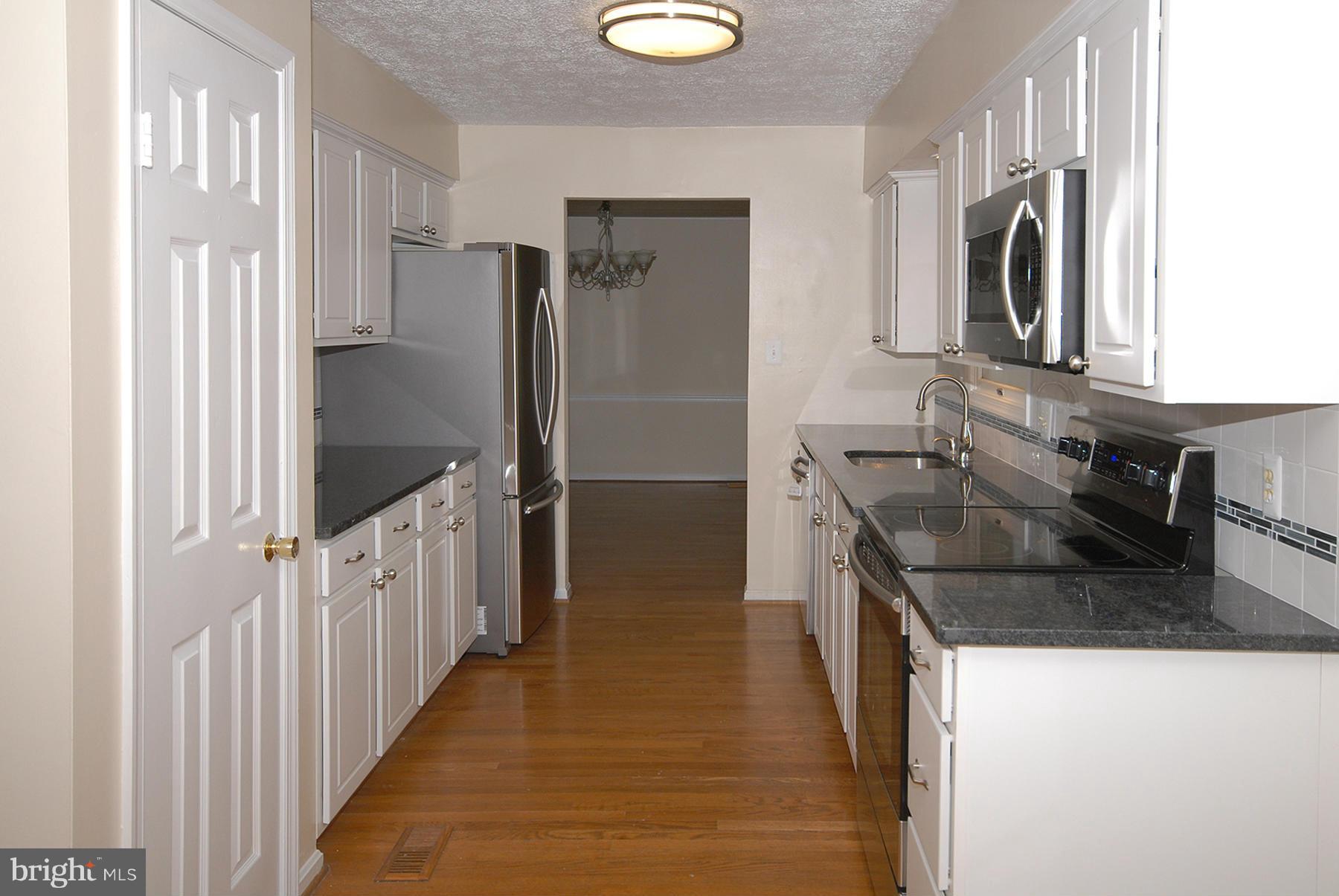 11436 Tanbark Drive Reston, VA 20191 - Photo 6 of 19 Kitchen