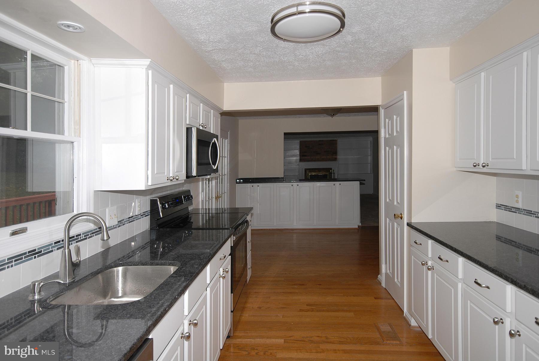 11436 Tanbark Drive Reston, VA 20191 - Photo 7 of 19 Kitchen