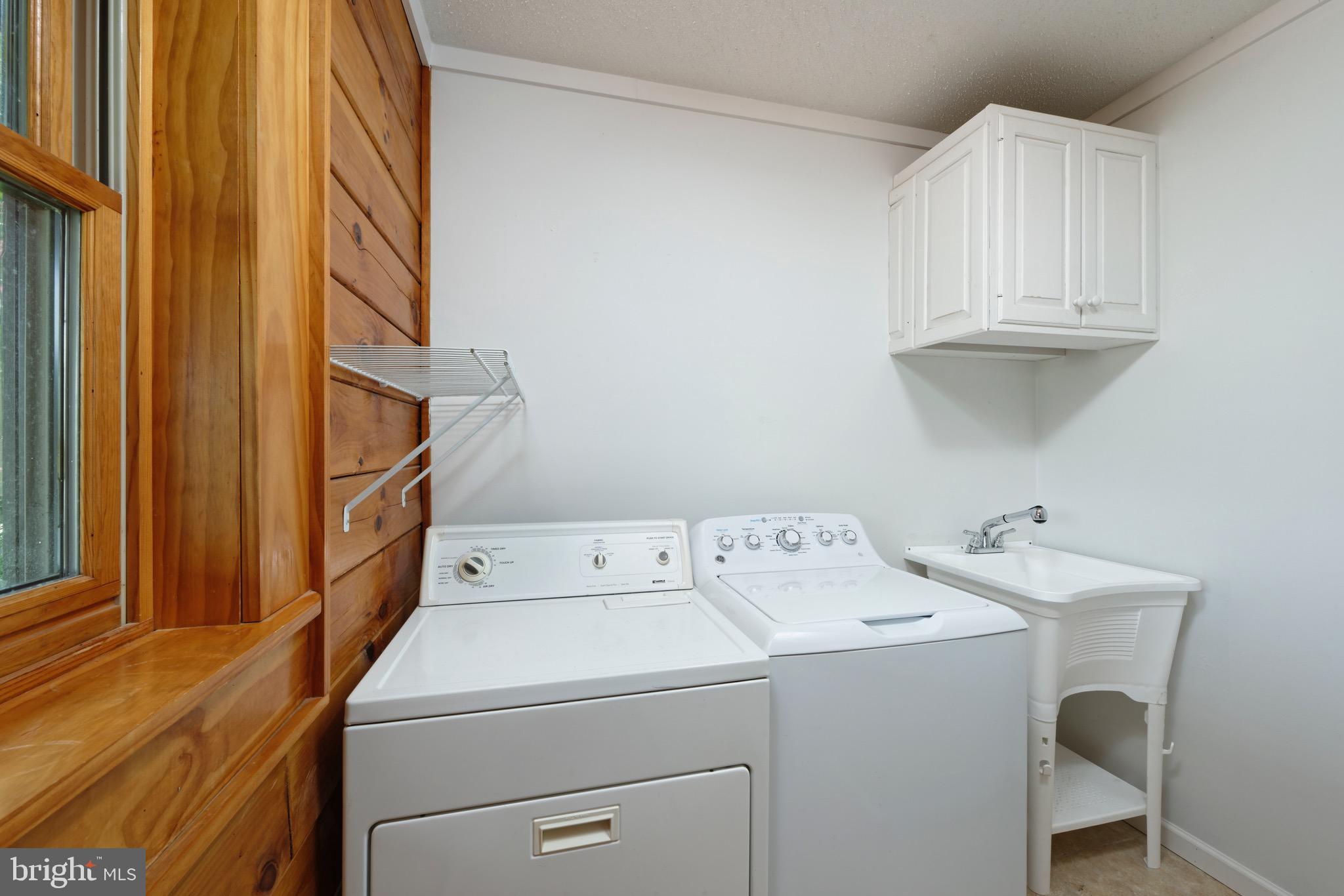 35075 Bloomfield Road Round Hill, VA 20141 - Photo 12 of 63 Separate laundry room