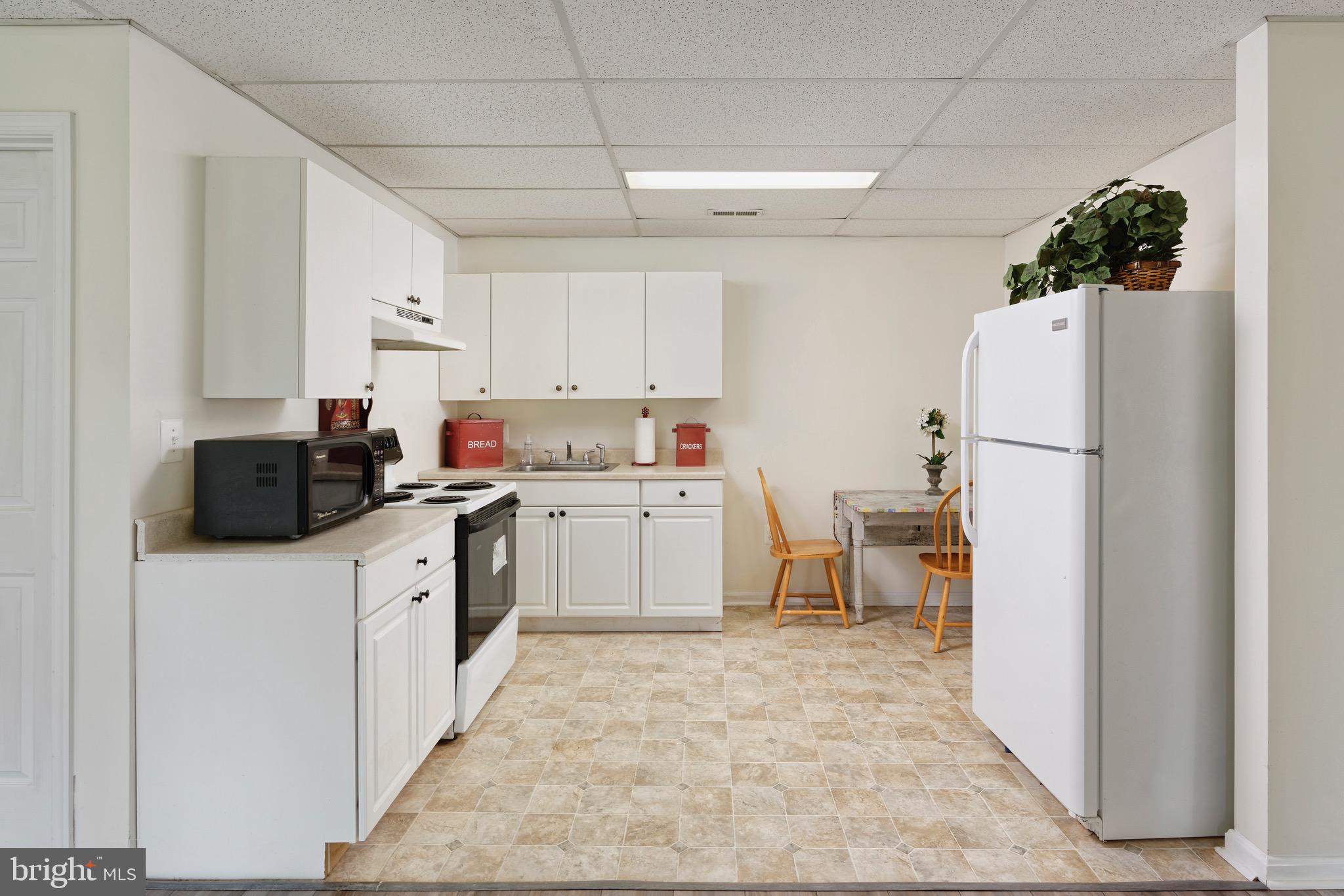 35075 Bloomfield Road Round Hill, VA 20141 - Photo 19 of 63 Lower level walk out apartment with kitchen