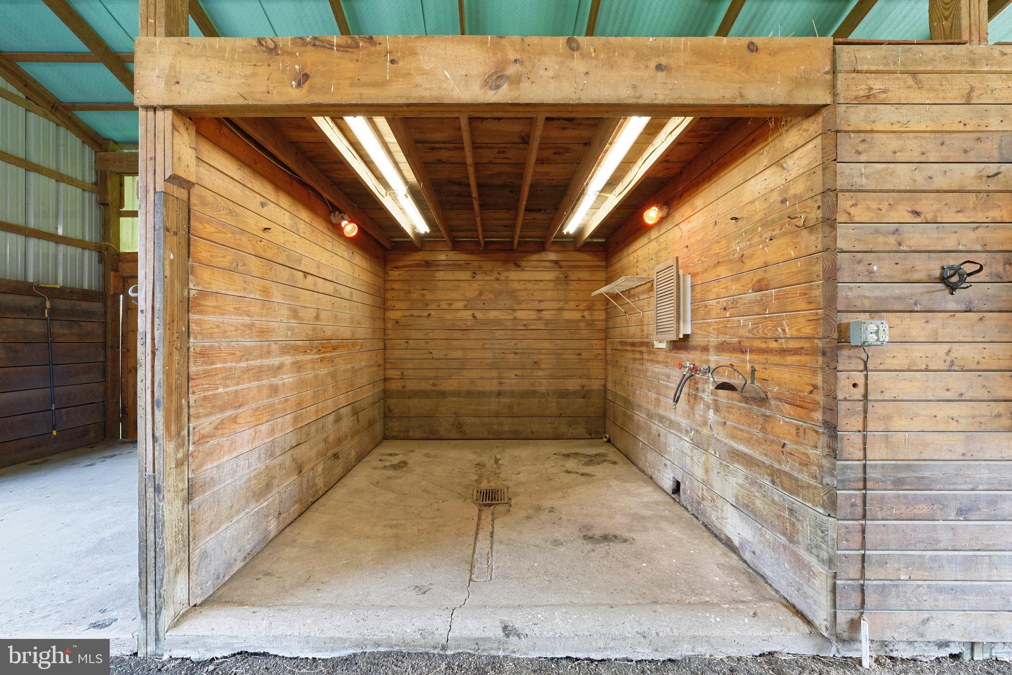 35075 Bloomfield Road Round Hill, VA 20141 - Photo 32 of 63 Wash stall has hot & cold water