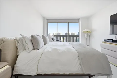 $669,000 | 1000 West Island Boulevard, Unit 2806, Aventura, FL 33160