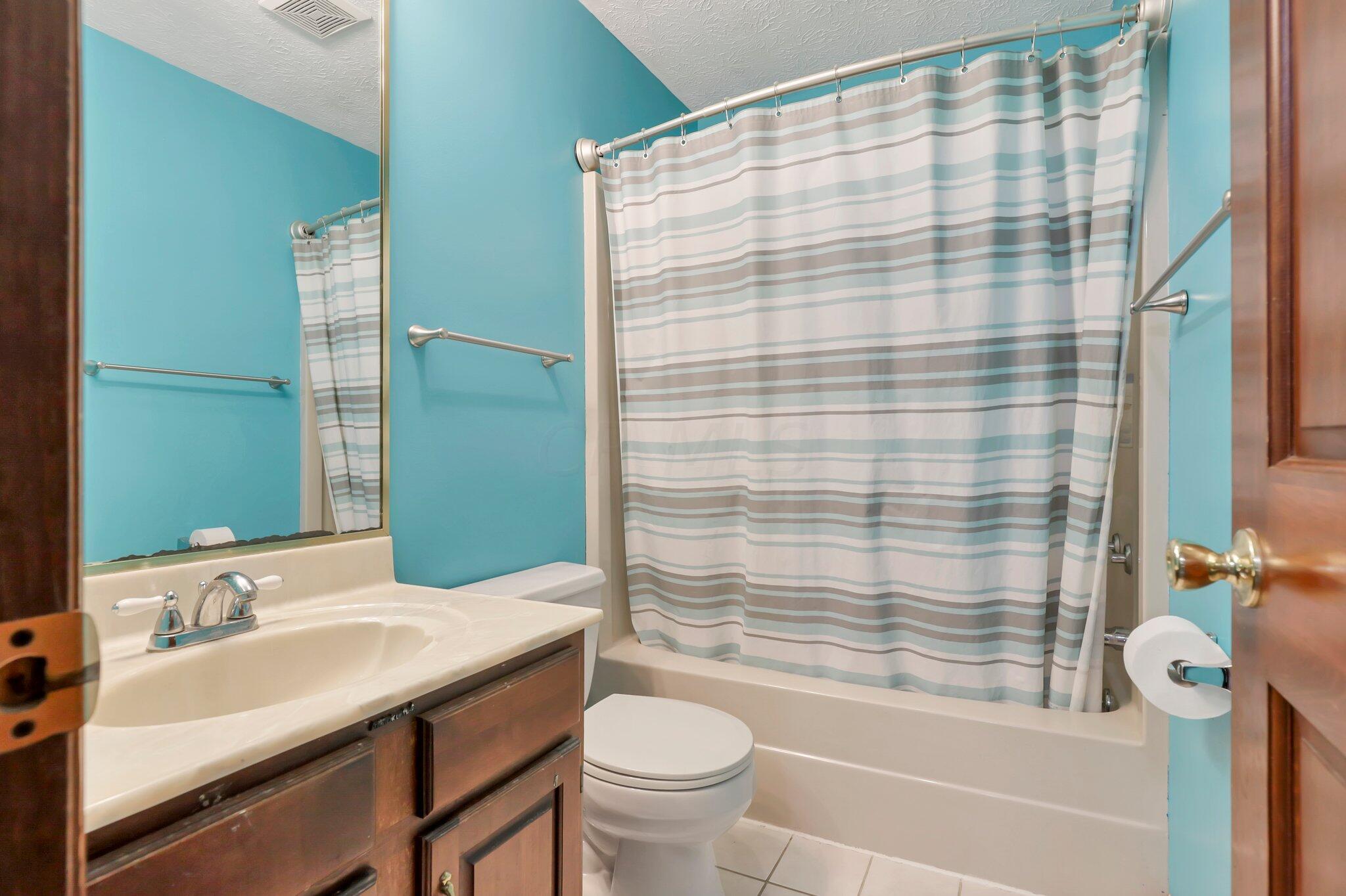7176 Darby Road Circleville, OH 43113 - Photo 30 of 45 Upper Level Hallway Full Bathroom