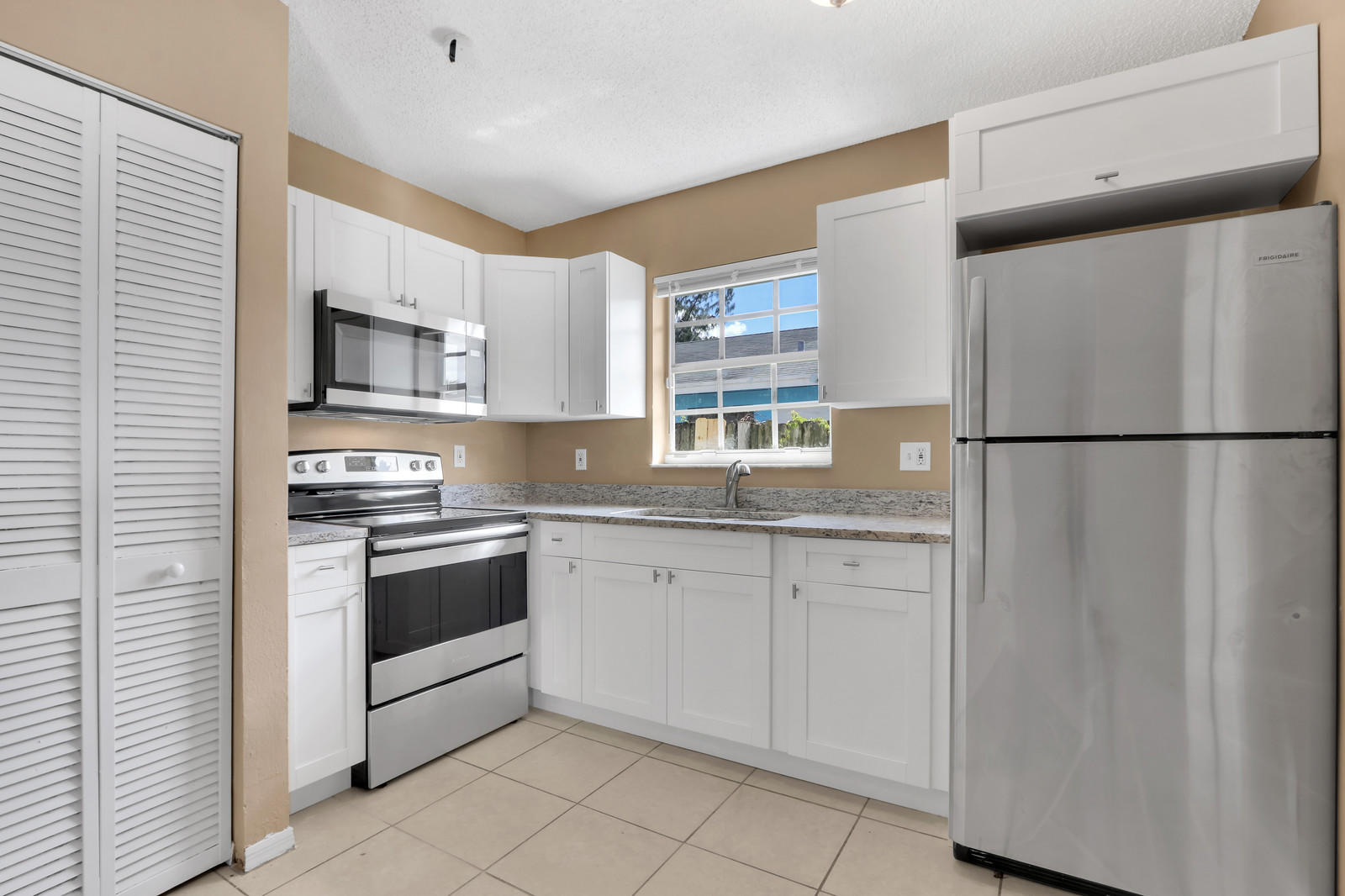 2520 R J Hendley Avenue Riviera Beach, FL 33404 - Photo 3 of 26 11_Image_11_of_26_mls