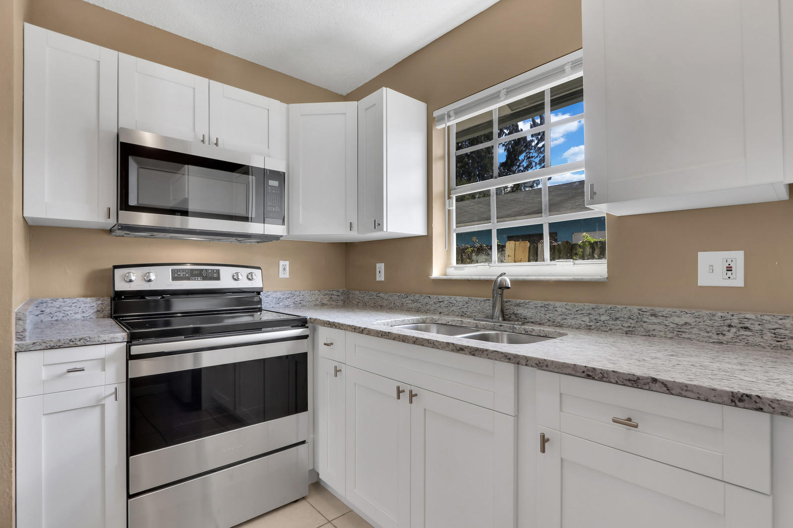 2520 R J Hendley Avenue Riviera Beach, FL 33404 - Photo 4 of 26 14_Image_14_of_26_mls
