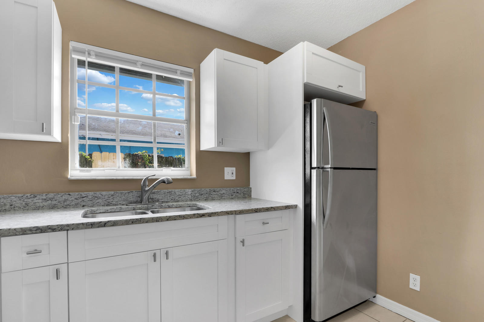 2520 R J Hendley Avenue Riviera Beach, FL 33404 - Photo 5 of 26 12_Image_12_of_26_mls
