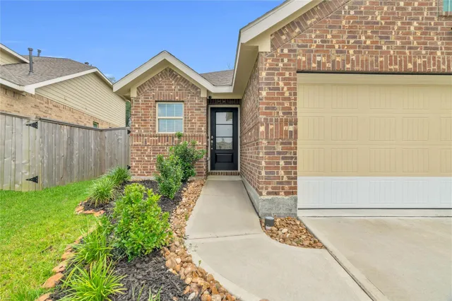 $2,150 | 6308 Astoria Park Lane, Porter, TX 77365