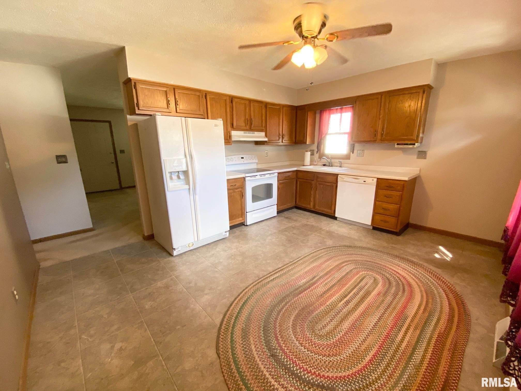 3016 Stokebridge Road Springfield, IL 62702 - Photo 3 of 22