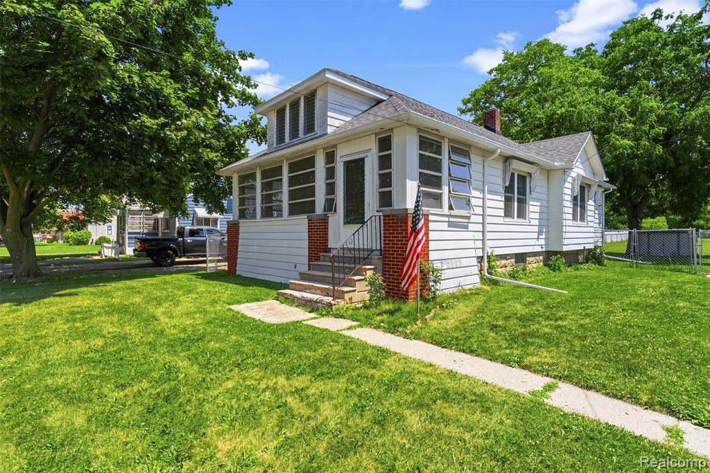 1709 Michigan Avenue Bay City, MI 48708 - Photo 5 of 42