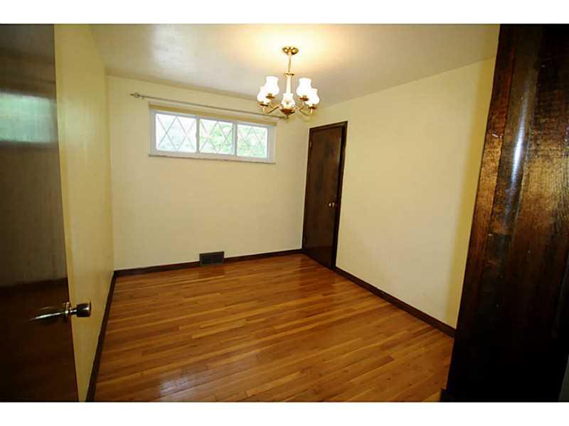 5530 Gibson Road Gibsonia, PA 15044 - Photo 8 of 14 Bedroom.