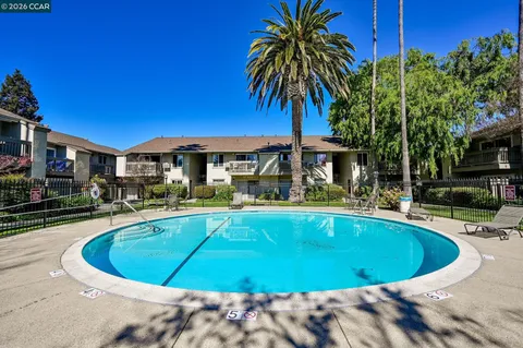 $389,999 | 2560 Walnut Boulevard, Unit 4, Walnut Creek, CA 94596