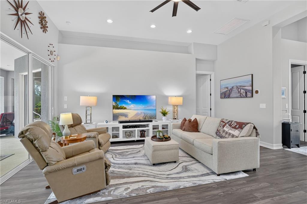 6062 Divot Court Naples, FL 34113 - Photo 7 of 41
