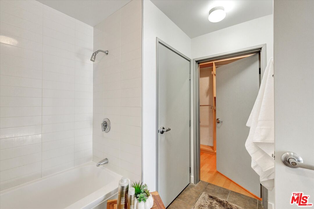 645 West 9th Street, Unit 741 Los Angeles, CA 90015 - Photo 19 of 34