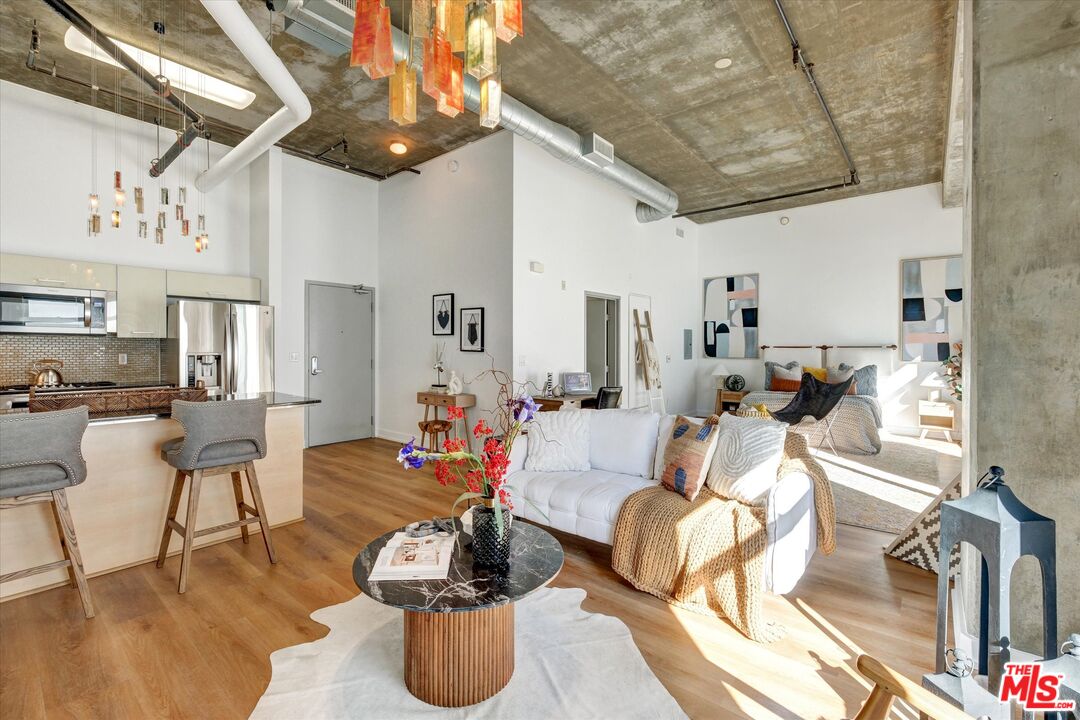 645 West 9th Street, Unit 741 Los Angeles, CA 90015 - Photo 3 of 34