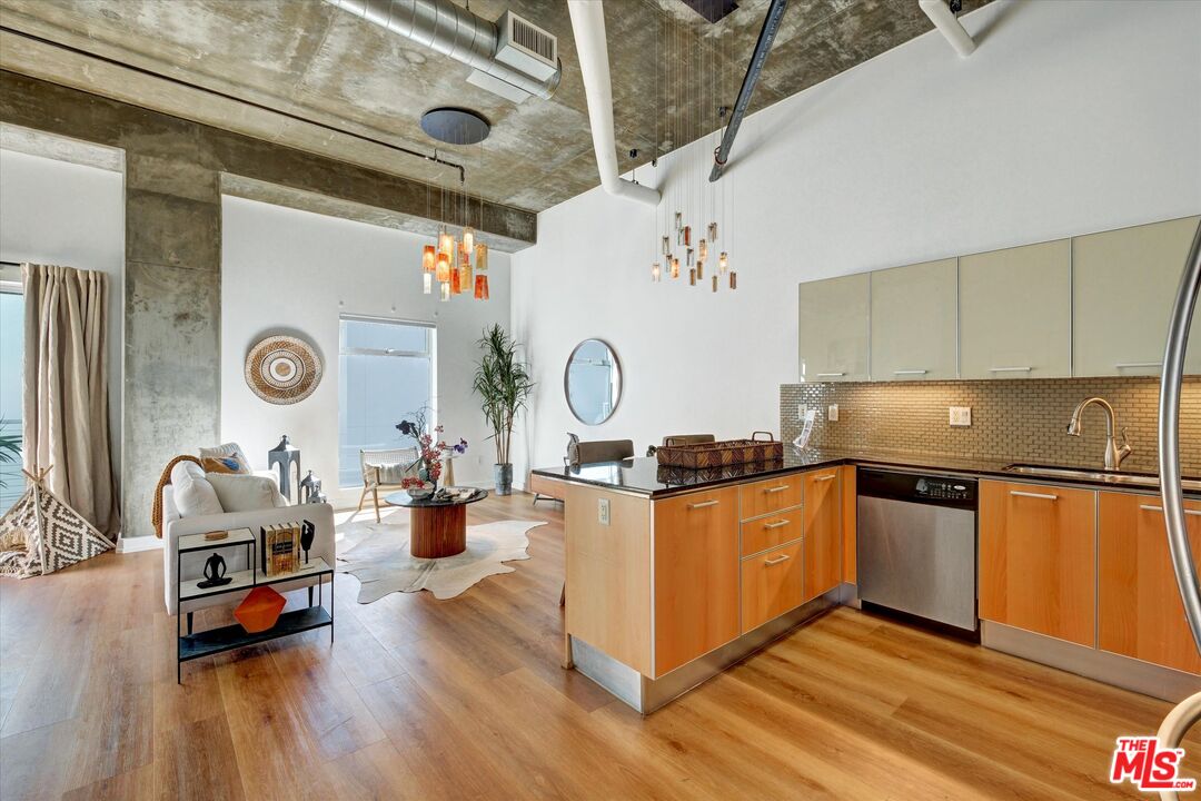 645 West 9th Street, Unit 741 Los Angeles, CA 90015 - Photo 9 of 34