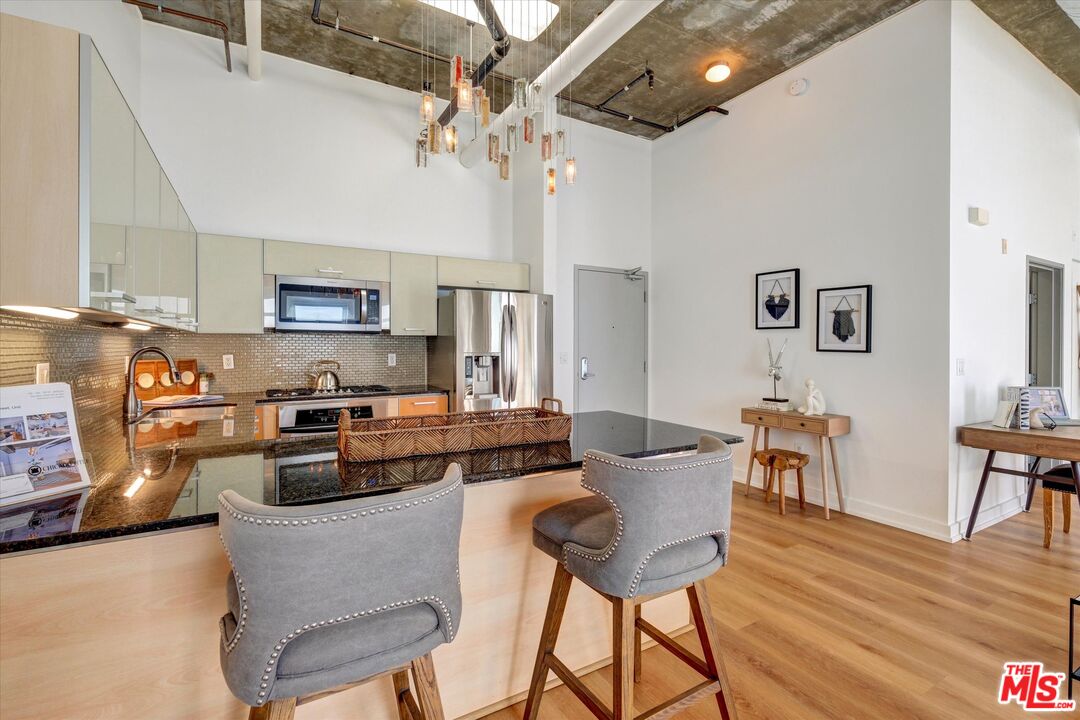 645 West 9th Street, Unit 741 Los Angeles, CA 90015 - Photo 10 of 34