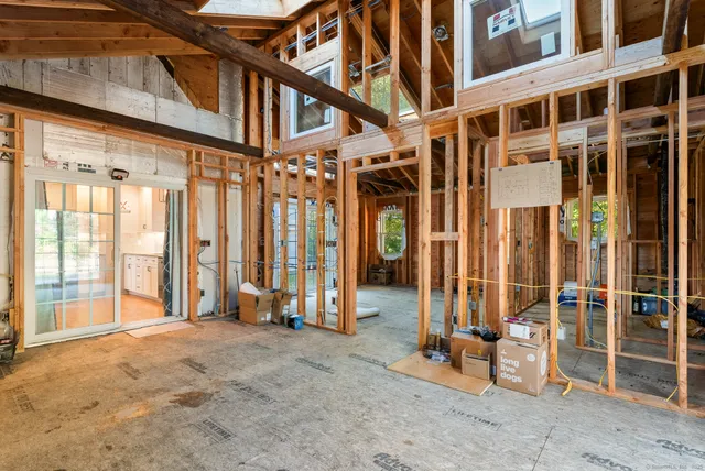 a big room with closet