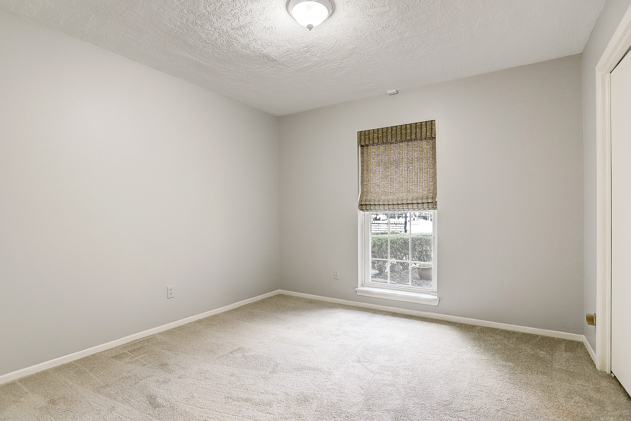 5312 Buffalo Speedway Houston, TX 77005 - Photo 14 of 19 Secondary bedroom 2.