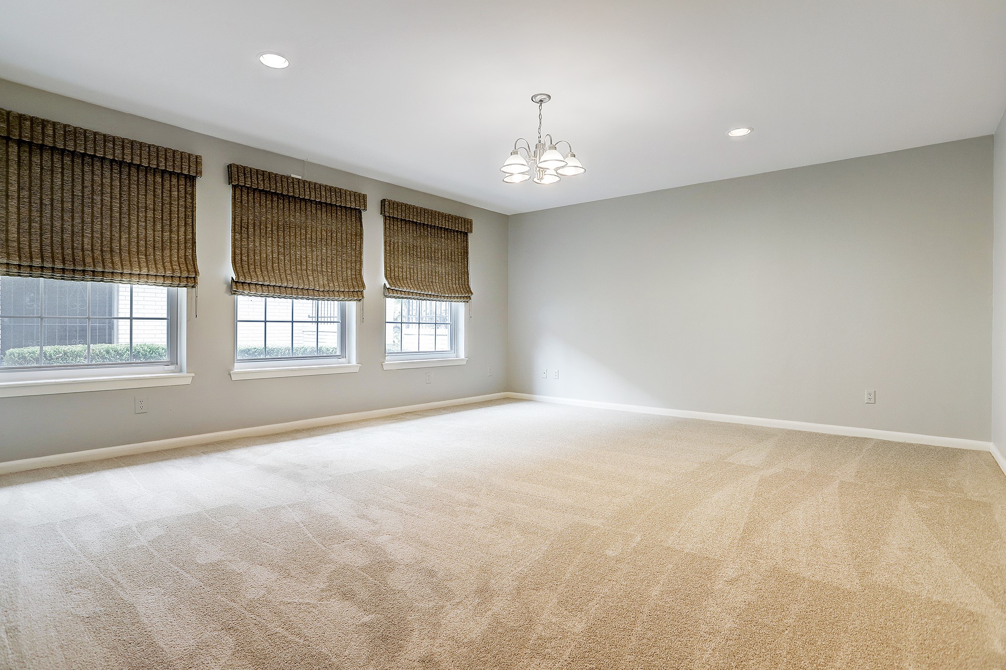 5312 Buffalo Speedway Houston, TX 77005 - Photo 15 of 19 Master bedroom.