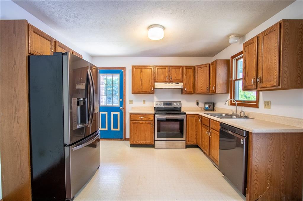 186 Riemer Road Sarver, PA 16055 - Photo 6 of 25 a kitchen with stainless steel appliances granite countertop a refrigerator stove and a sink