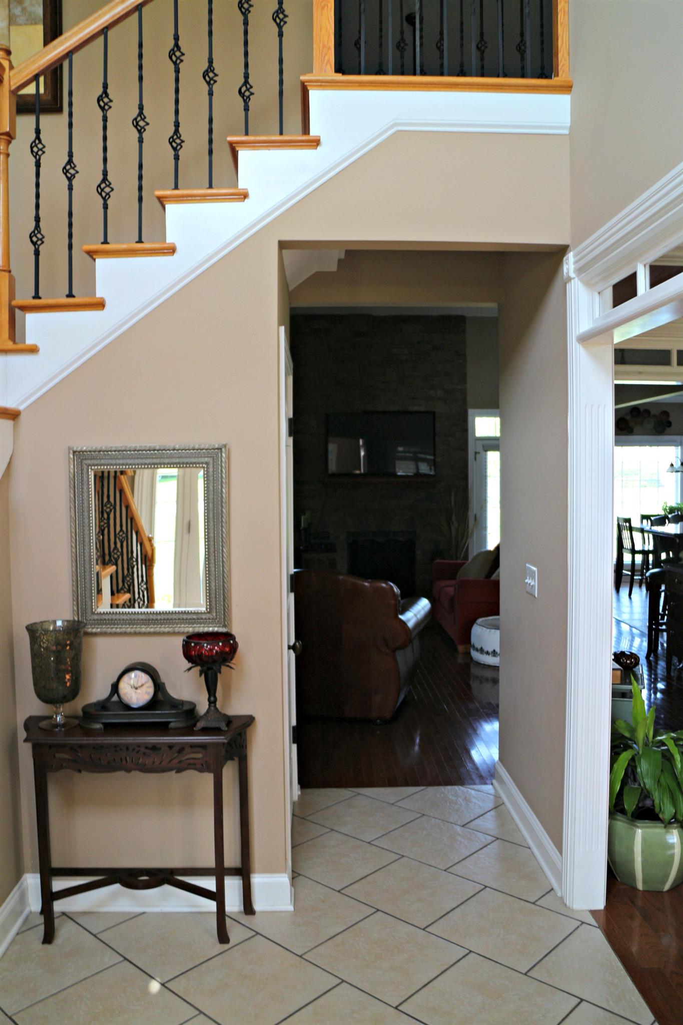 94 Ridgecrest Drive Winchester, TN 37398 - Photo 1 of 13 Beautiful foyer as you enter. The porch is perfect for sitting and this home screams "Welcome Home"