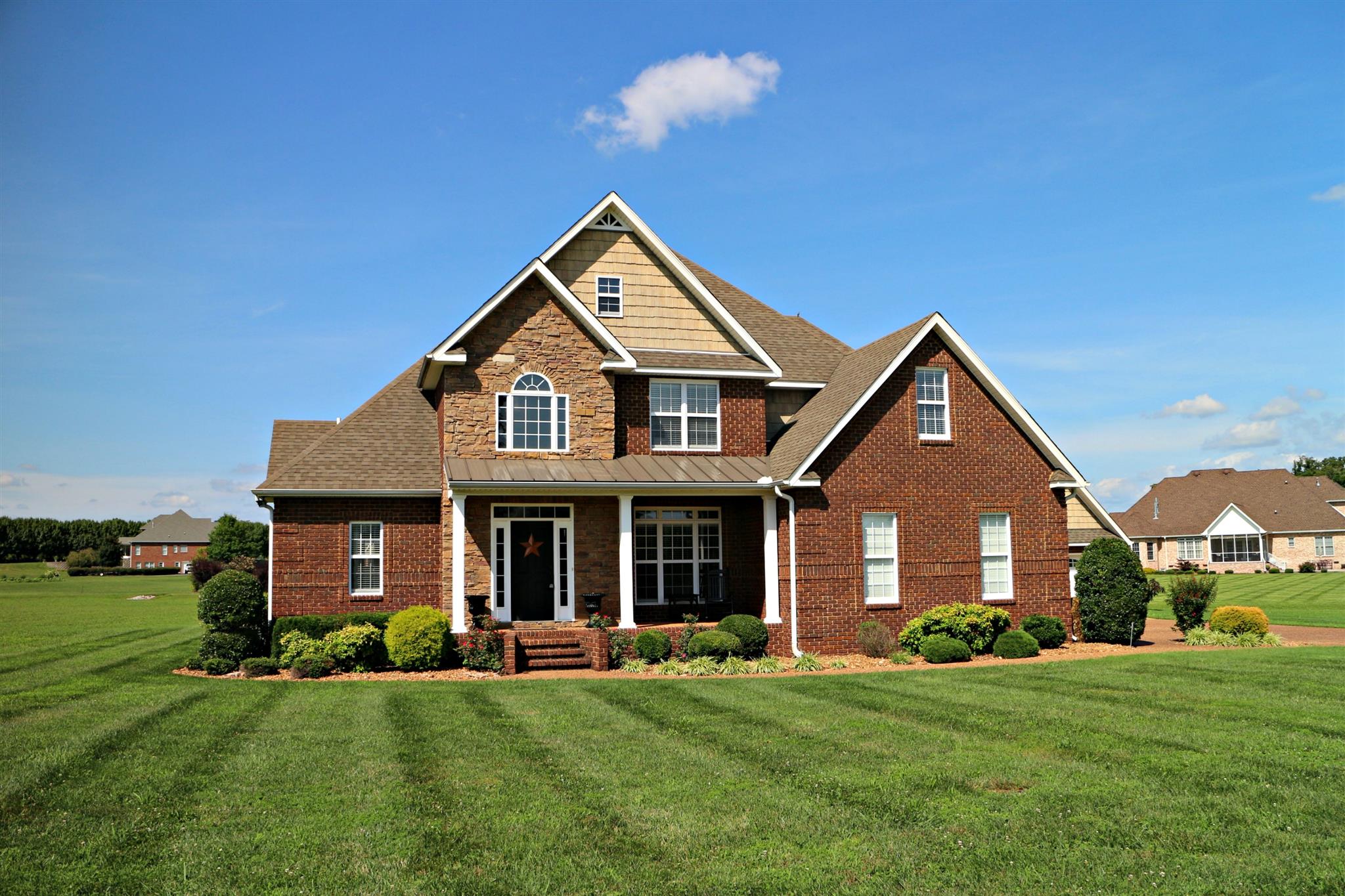 94 Ridgecrest Drive Winchester, TN 37398 - Photo 3 of 13 94 Ridgecrest Ct in beautiful Franklin Hills. Custom Built and move in ready.