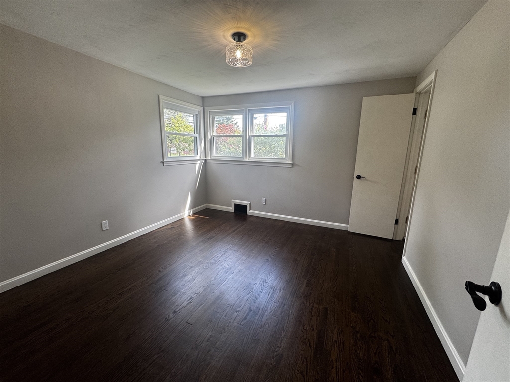 258 Poplar Avenue West Springfield, MA 01089 - Photo 8 of 19 Gallery Image 8