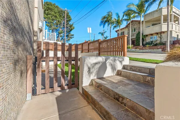 $11,500 | 1077 10th Street, Hermosa Beach, CA 90254