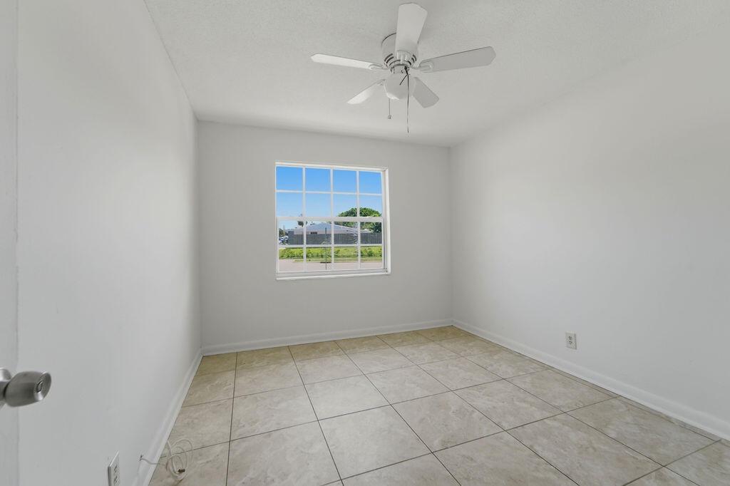 1500 West 13th Street Riviera Beach, FL 33404 - Photo 9 of 30 1500_West_13th_Street_Riviera_Beach_020