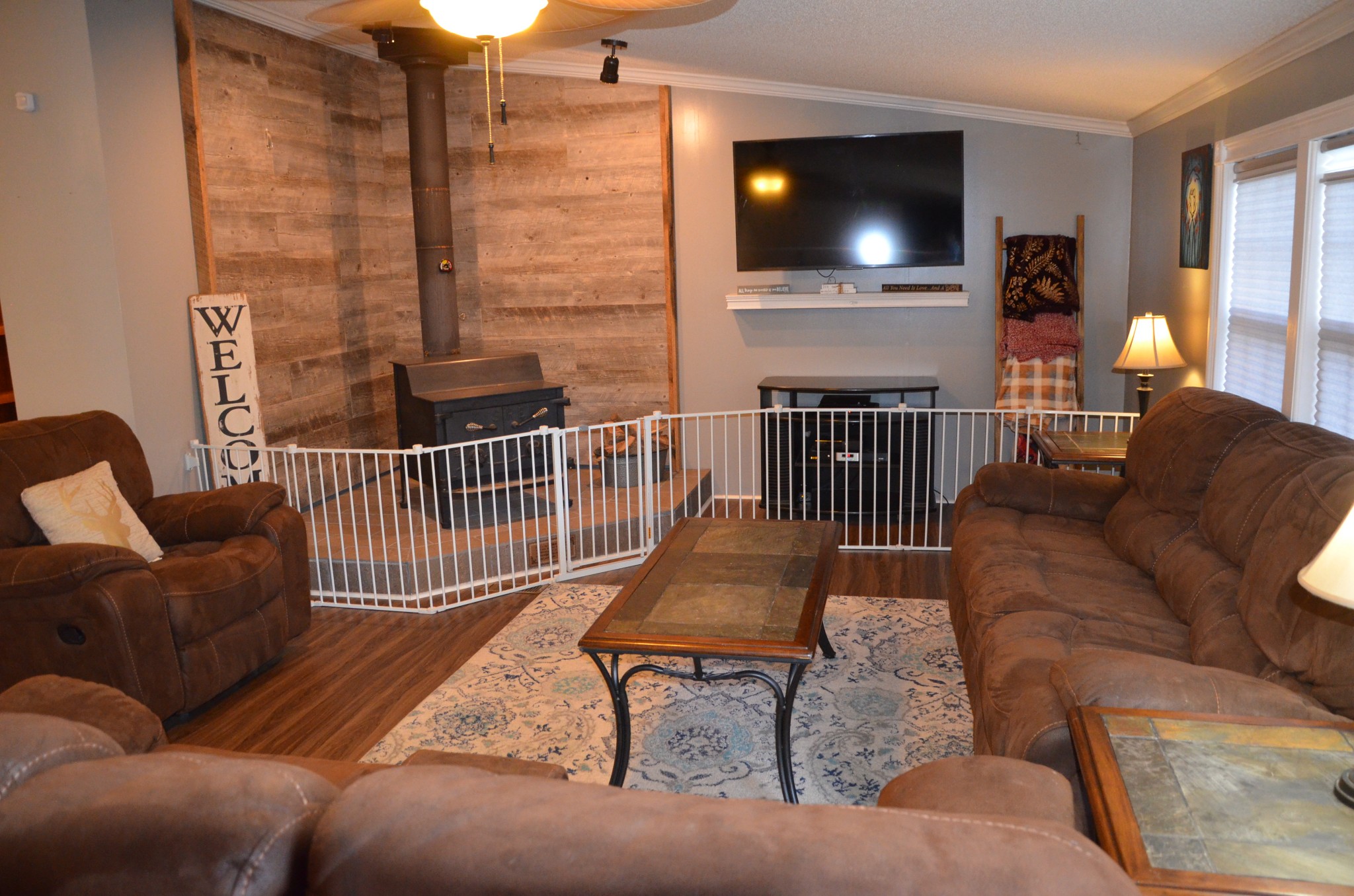 580 Speck Road Lebanon, TN 37087 - Photo 3 of 38 a living room with furniture and a flat screen tv