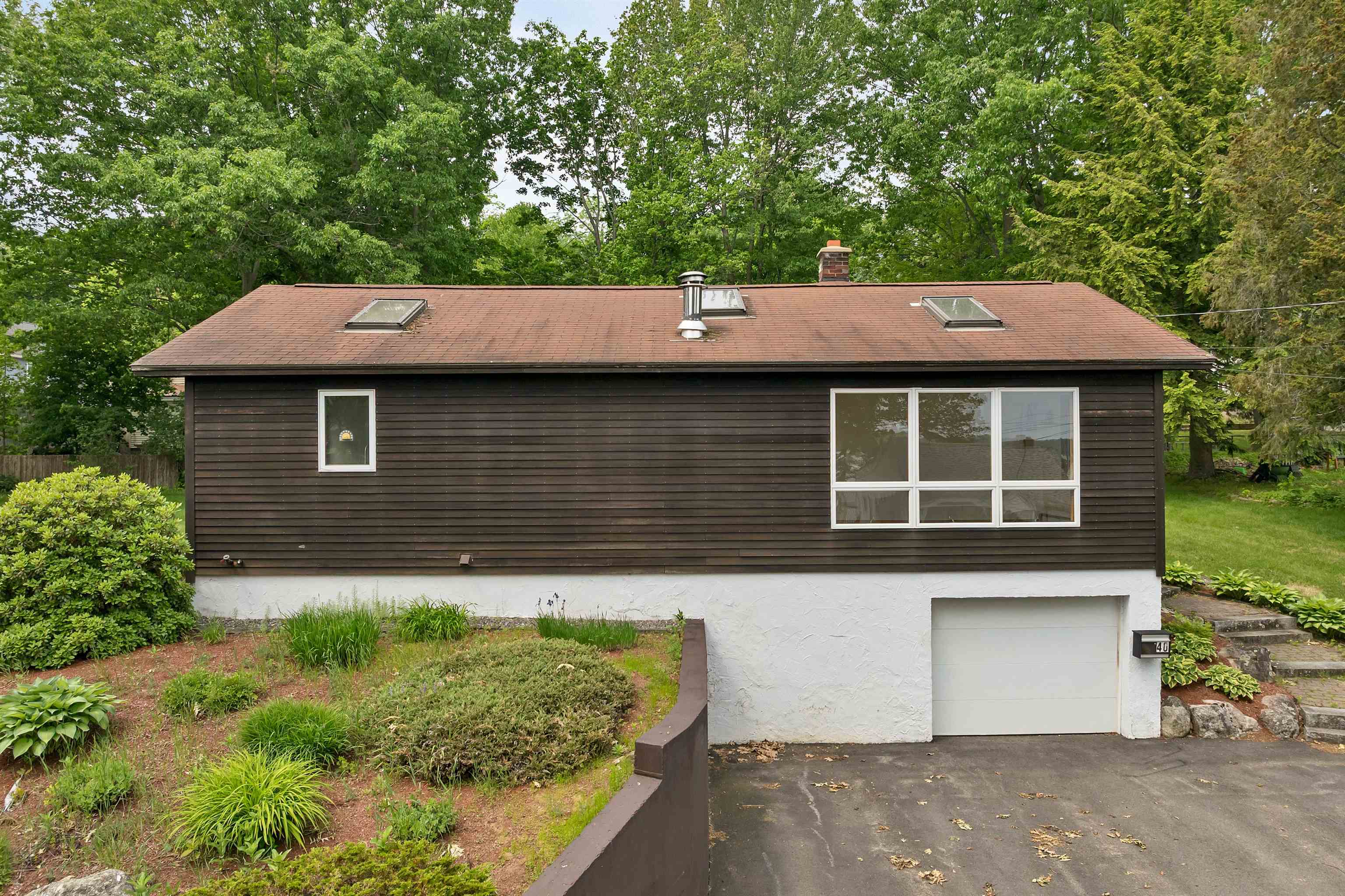 40 Paugus Street Laconia, NH 03246 - Photo 3 of 56