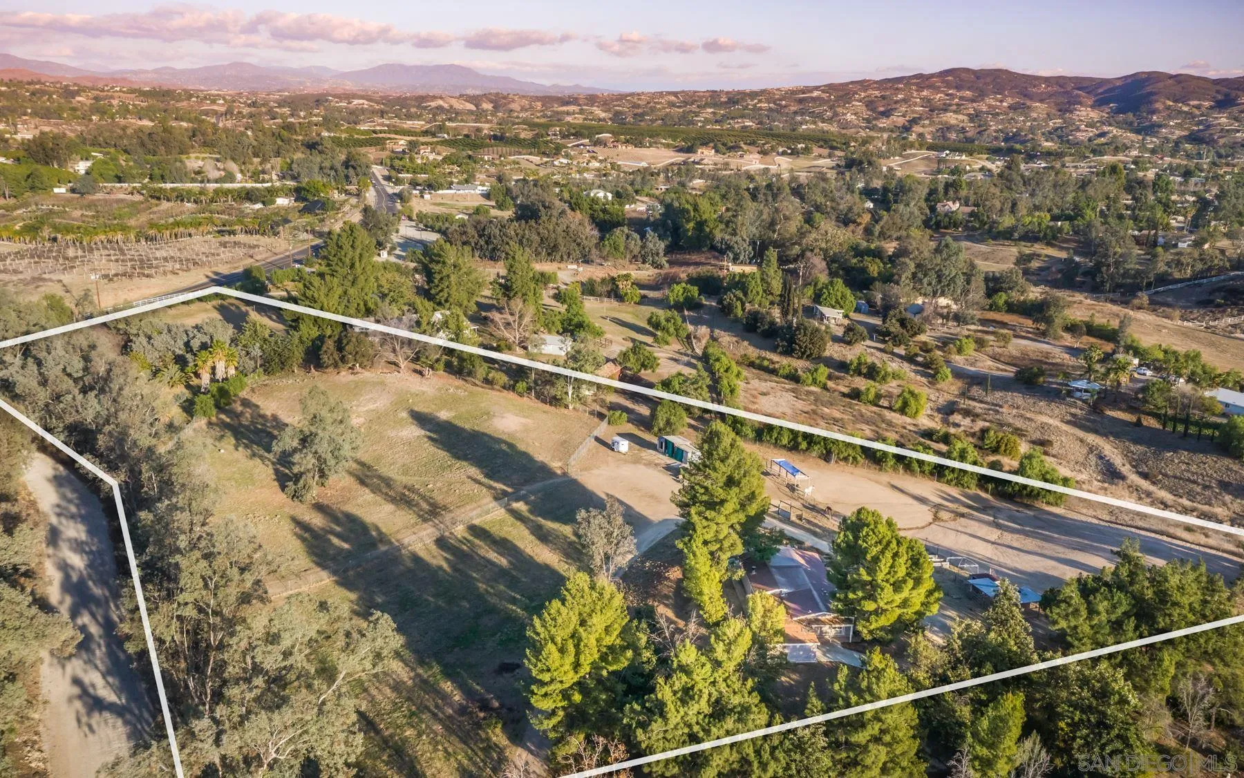 36005 Glen Oaks Road Temecula, CA 92592 - Photo 13 of 16 a view of a city