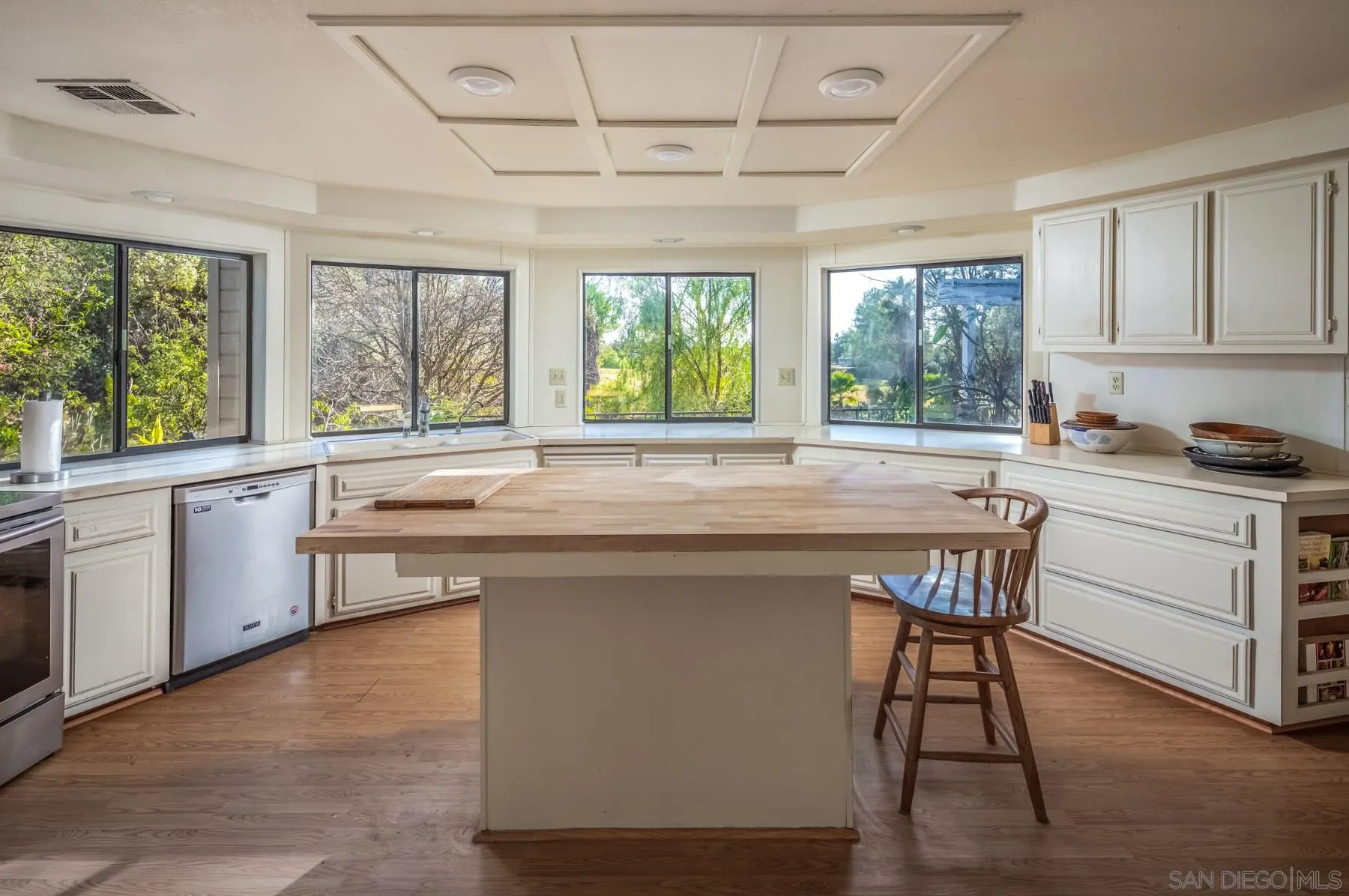 36005 Glen Oaks Road Temecula, CA 92592 - Photo 5 of 16 a kitchen with a sink stove and cabinets