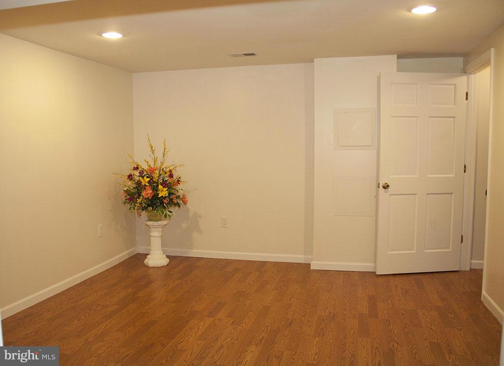 9923 Manet Road Burke, VA 22015 - Photo 24 of 27 Bedroom