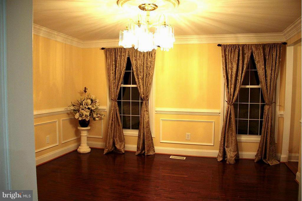 9923 Manet Road Burke, VA 22015 - Photo 5 of 27 Dining Room