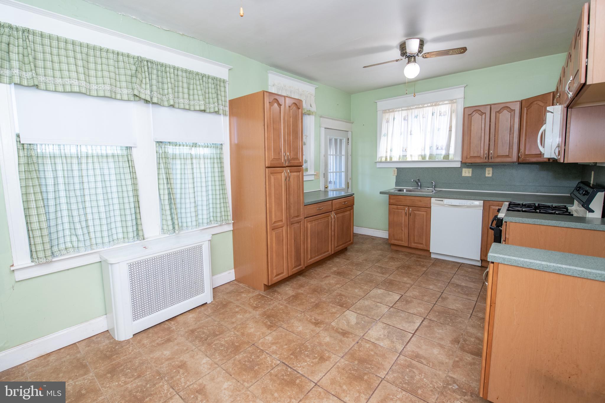 2233 Rhawn Street Philadelphia, PA 19152 - Photo 11 of 36 Kitchen