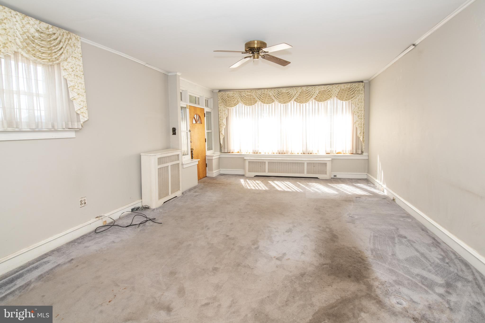 2233 Rhawn Street Philadelphia, PA 19152 - Photo 4 of 36 Living Room