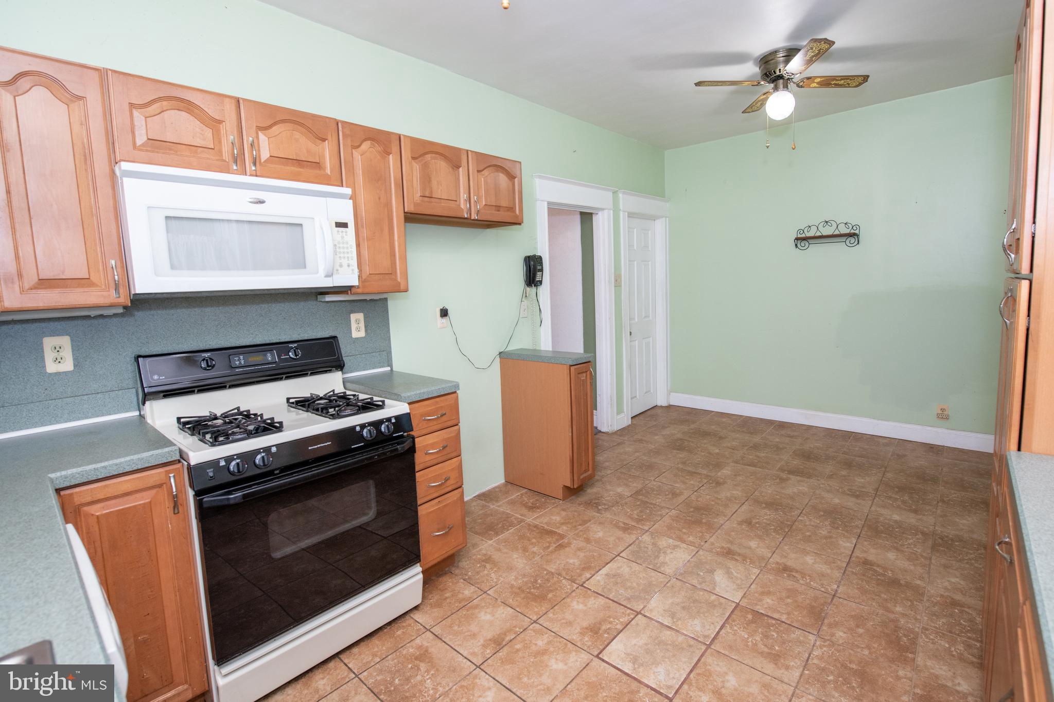 2233 Rhawn Street Philadelphia, PA 19152 - Photo 10 of 36 Kitchen