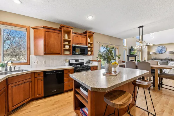 $775,000 | 6620 Saunders Lake Drive South, Minnetrista, MN 55364