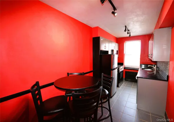 $245,000 | 247 Parkview Avenue, Unit 6M, Bronxville, NY 10708