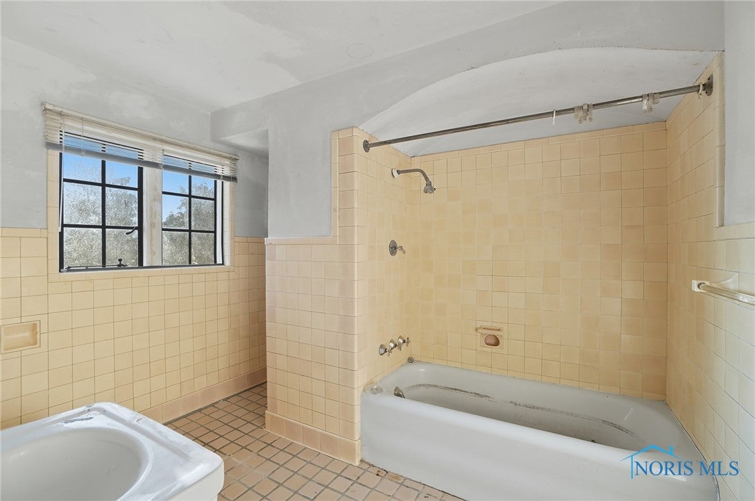 2041 Richmond Road Toledo, OH 43607 - Photo 40 of 50 Gallery Image 40