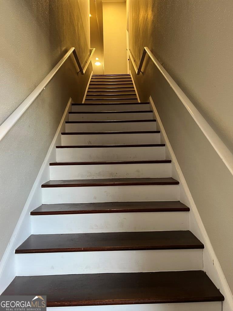 128 West Jackson Street, Unit E Dublin, GA 31021 - Photo 3 of 6 a view of entryway