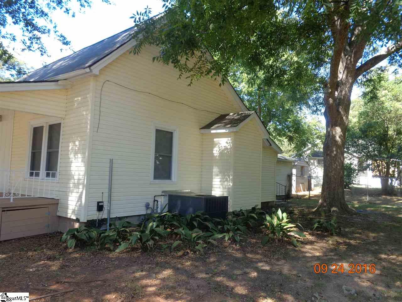 501 Blue Ridge Street Easley, SC 29640 - Photo 3 of 12 Gallery Image 3