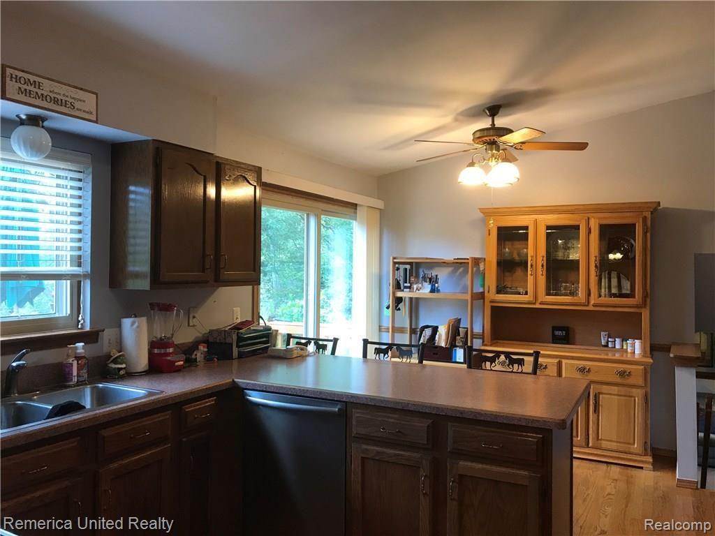 2384 Highfield Road Waterford, MI 48329 - Photo 13 of 30 IMG_1402.JPG