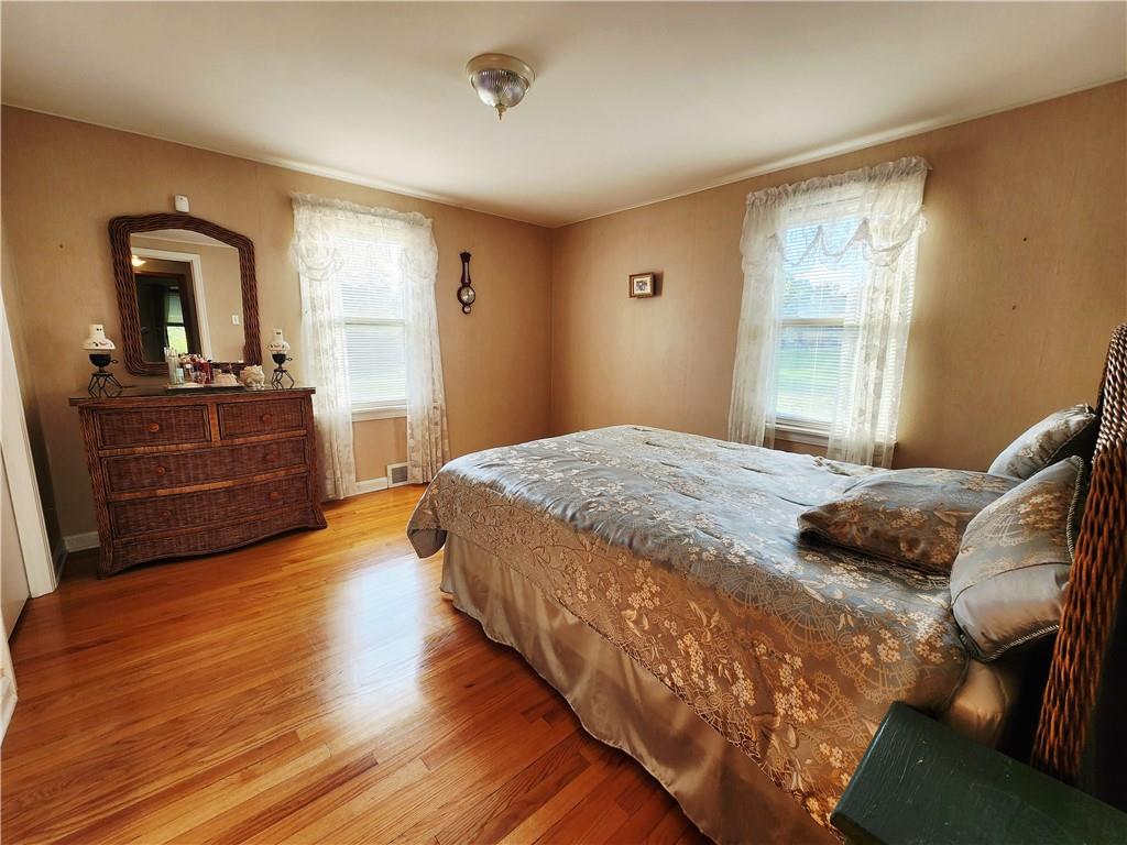 289 Scotland Lane New Castle, PA 16101 - Photo 16 of 35 a bedroom with a bed and wooden floor