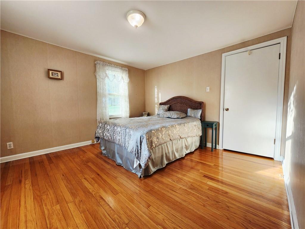 289 Scotland Lane New Castle, PA 16101 - Photo 17 of 35 a bedroom with a bed and a window