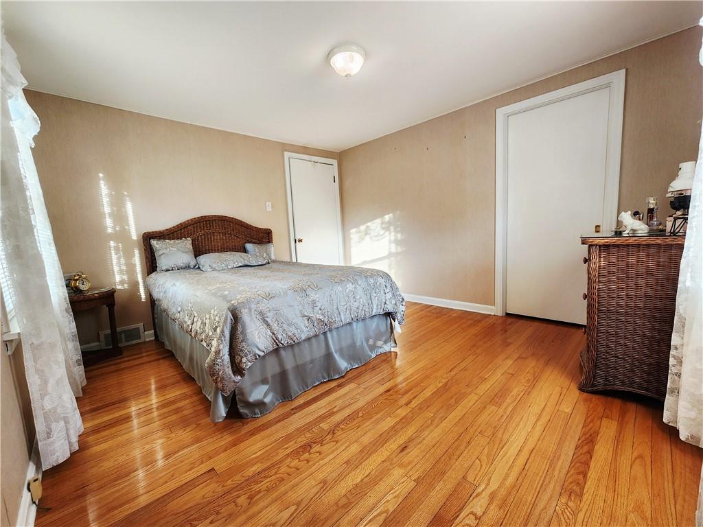 289 Scotland Lane New Castle, PA 16101 - Photo 18 of 35 a bedroom with a bed and wooden floor