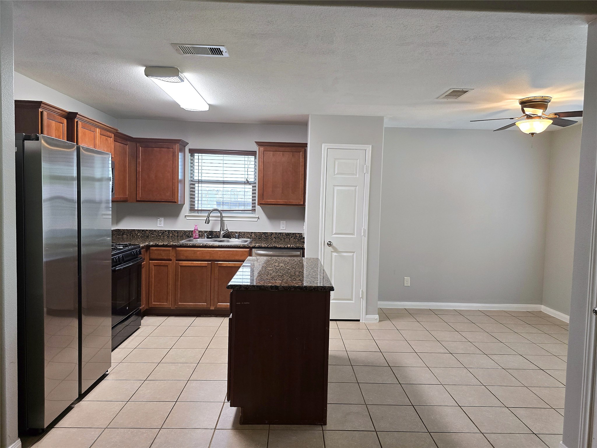 10320 Stone Gate Drive Conroe, TX 77385 - Photo 5 of 31