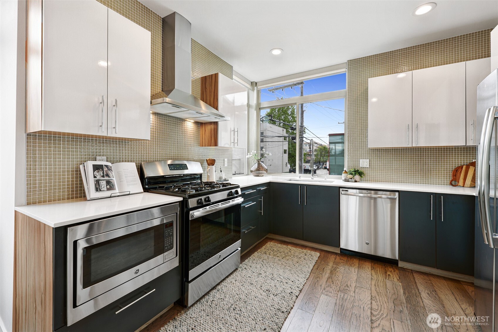 6315 42nd Avenue Southwest, Unit B Seattle, WA 98136 - Photo 5 of 27