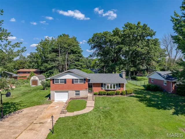 $249,000 | 4809 Paris Drive, Godfrey, IL 62035